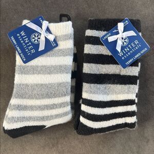 Womens Winter Essentials Terry Lined Striped Socks 1xBlack 1xWhite Size 4-10 NEW